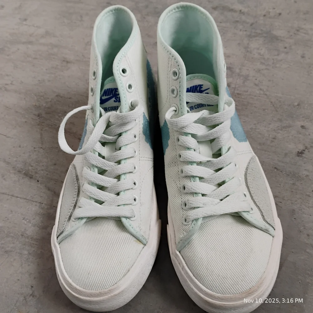 Nike Women's Size 5 High-Top Sneakers in Light Blue and White - Nike Check - Picture 4 of 6